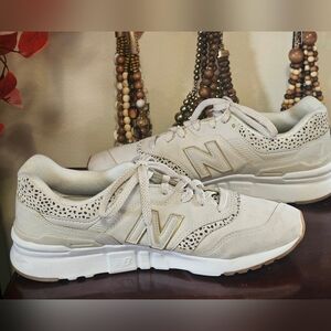 New Balance Women's Cream Sneakers